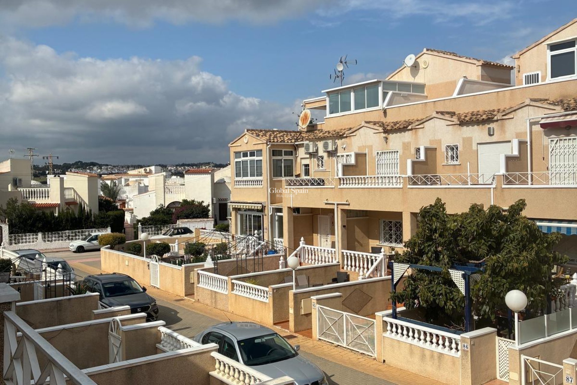 Wederverkoop - APPARTEMENT -
ORIHUELA COSTA - Los Almendros-la Florida