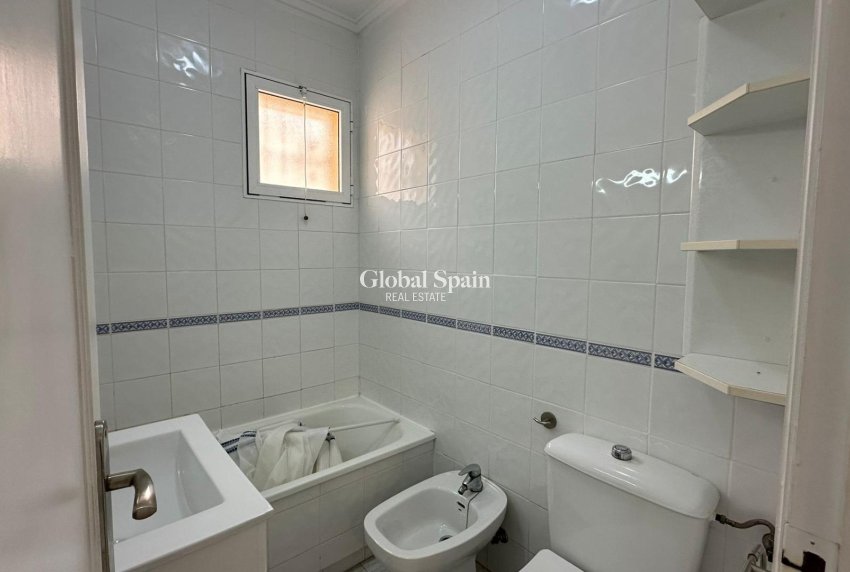 Wederverkoop - APPARTEMENT -
ORIHUELA COSTA - Los Almendros-la Florida