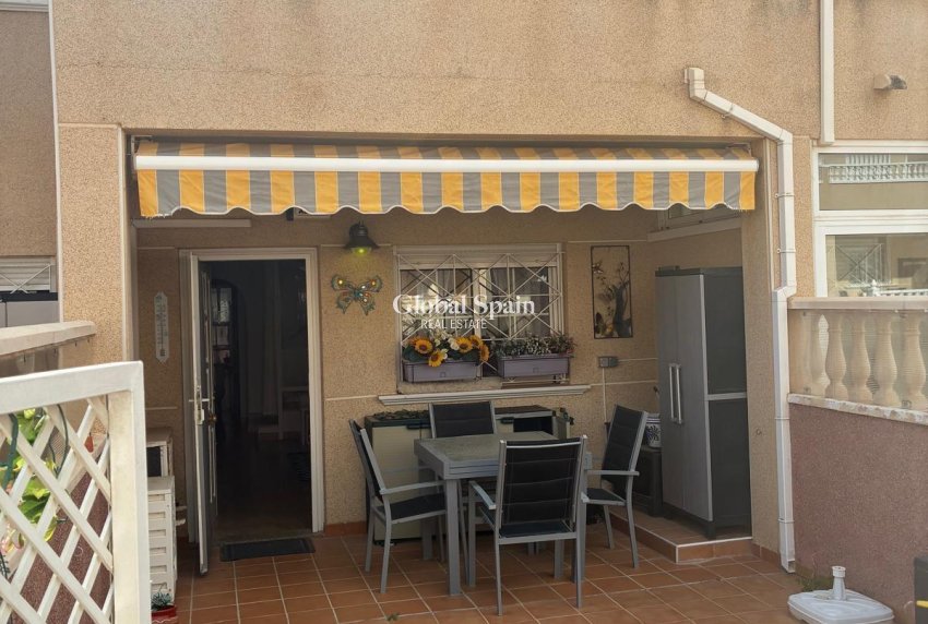 Wederverkoop - APPARTEMENT -
ORIHUELA COSTA - Los Almendros-la Florida