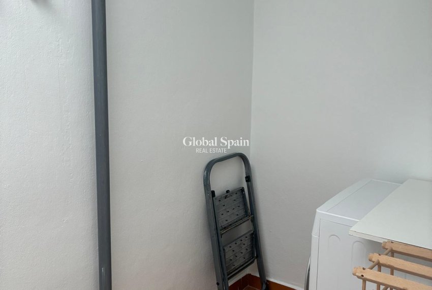 Wederverkoop - APPARTEMENT -
ORIHUELA COSTA - Los Almendros-la Florida