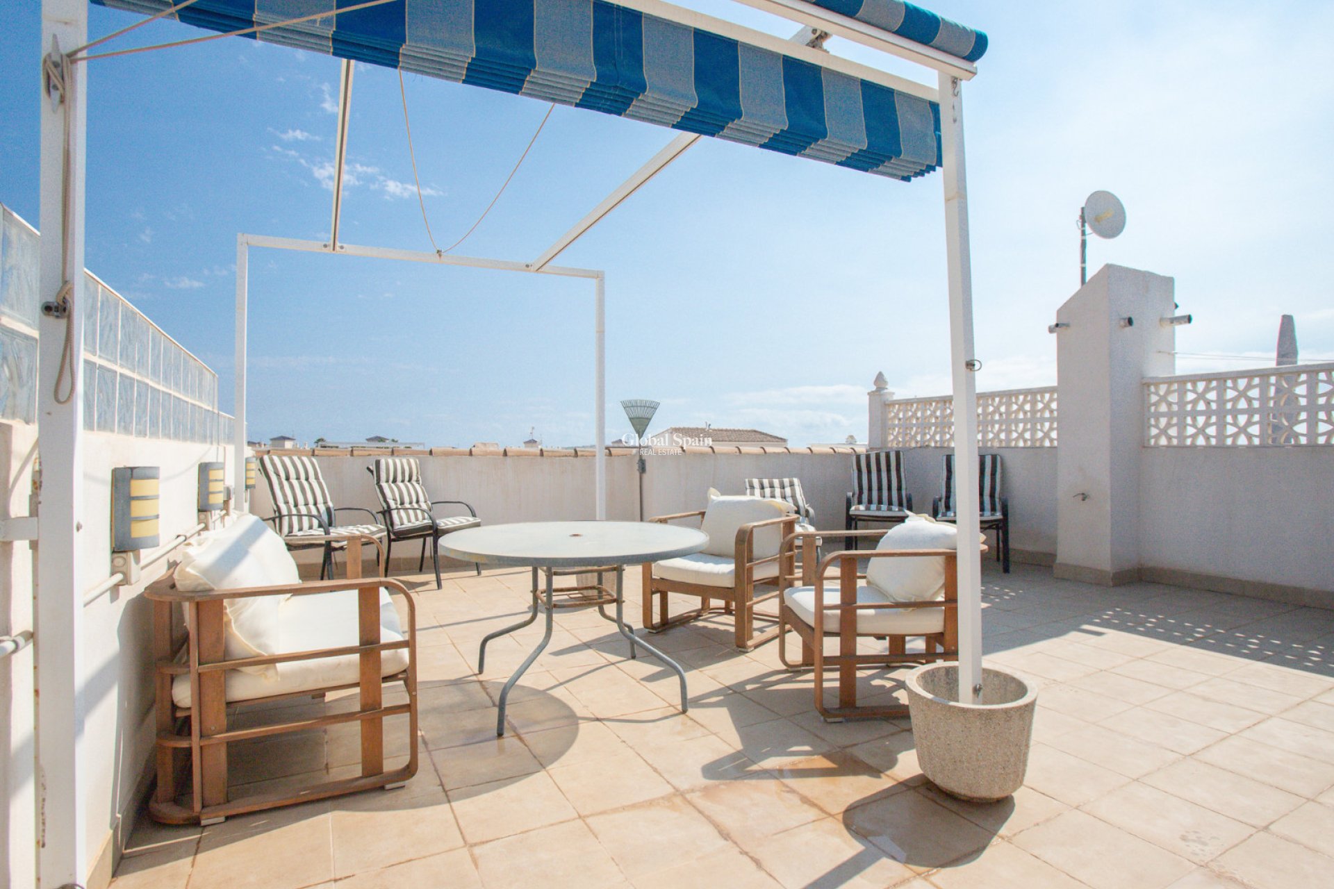 Wederverkoop - APPARTEMENT -
ORIHUELA COSTA - Los Almendros-la Florida