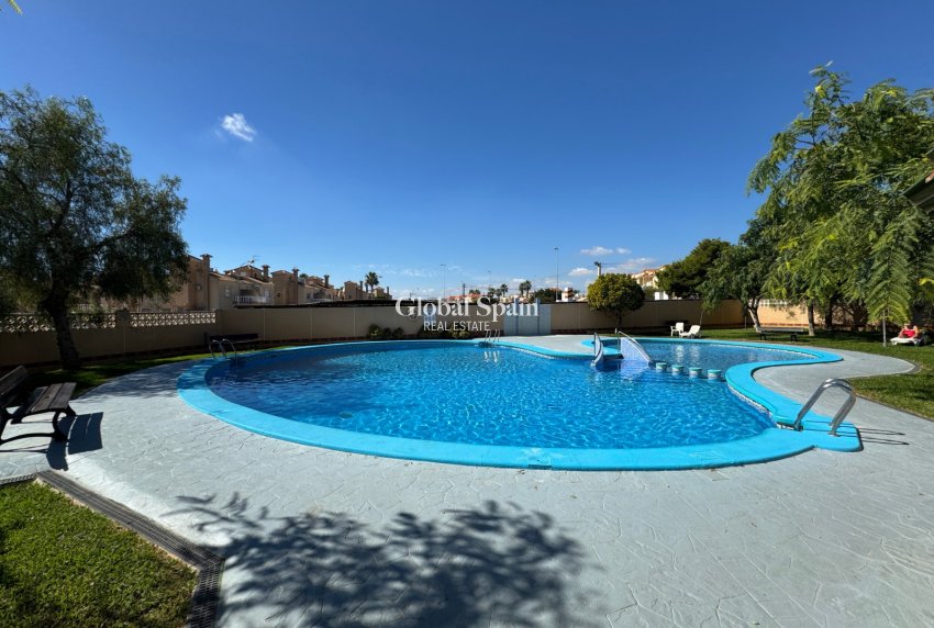 Wederverkoop - APPARTEMENT -
ORIHUELA COSTA - Los Almendros-la Florida