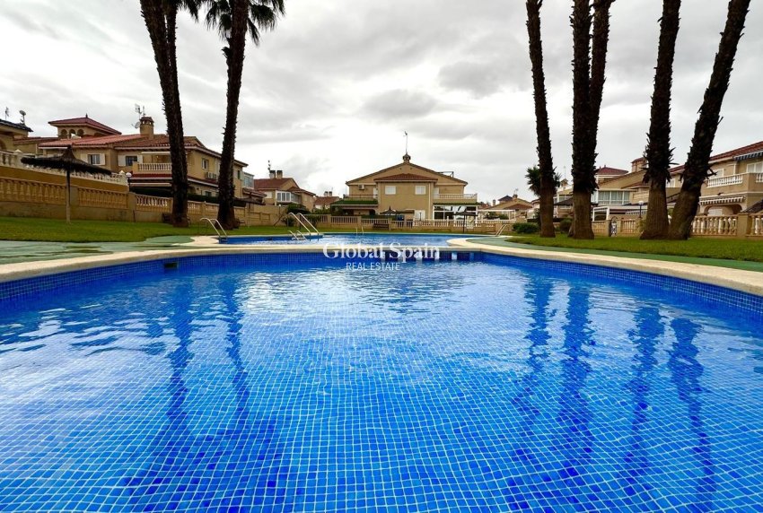 Wederverkoop - APPARTEMENT -
ORIHUELA COSTA - Playa Flamenca Norte