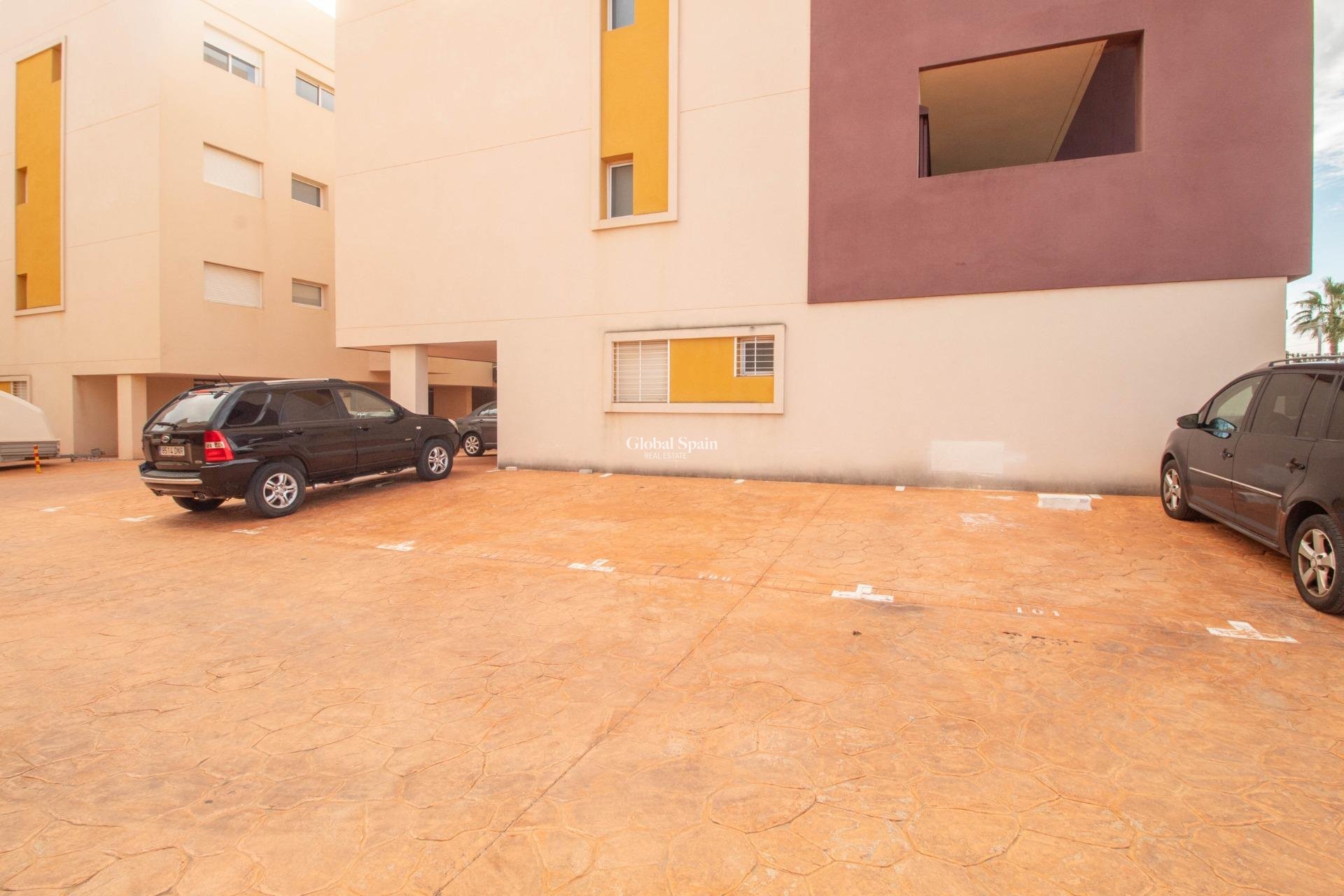 Wederverkoop - APPARTEMENT -
ORIHUELA COSTA - Playa Flamenca