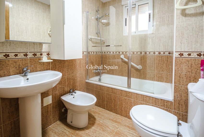 Wederverkoop - APPARTEMENT -
ORIHUELA COSTA - Punta Prima