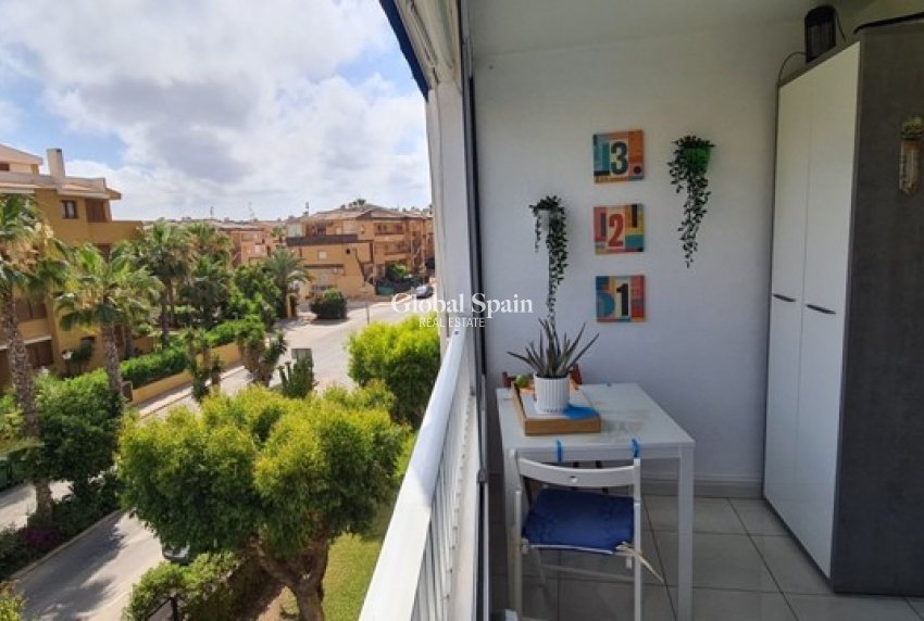 Wederverkoop - APPARTEMENT -
ORIHUELA COSTA - Punta Prima