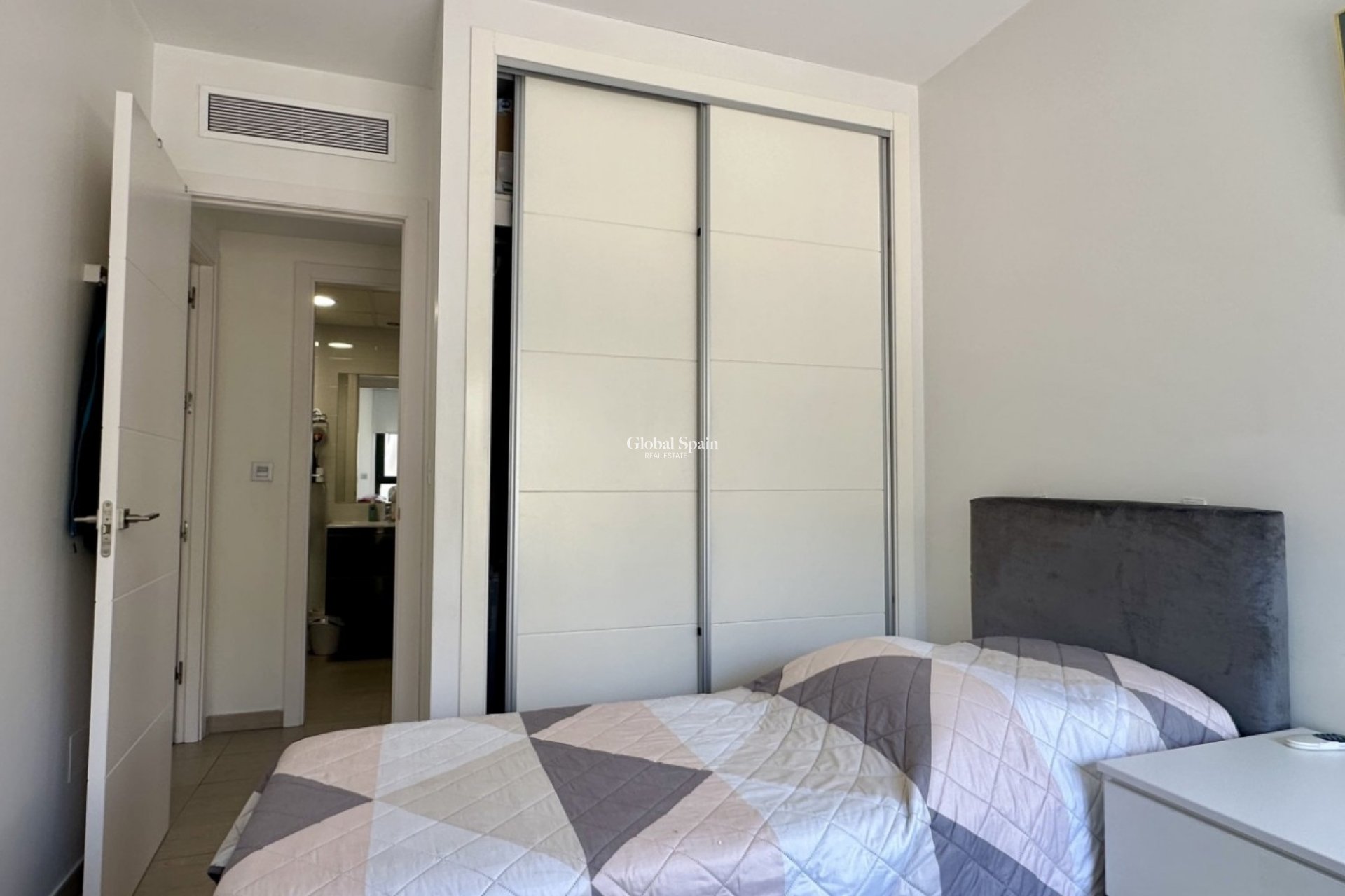 Wederverkoop - APPARTEMENT -
ORIHUELA COSTA - Punta Prima