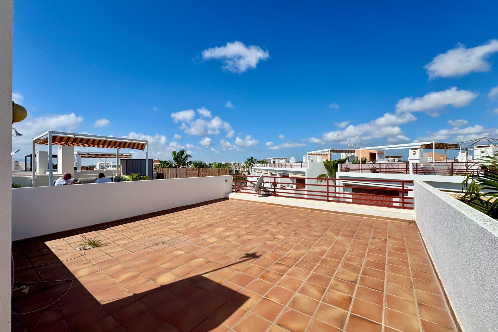 Wederverkoop - APPARTEMENT -
ORIHUELA COSTA - Punta Prima