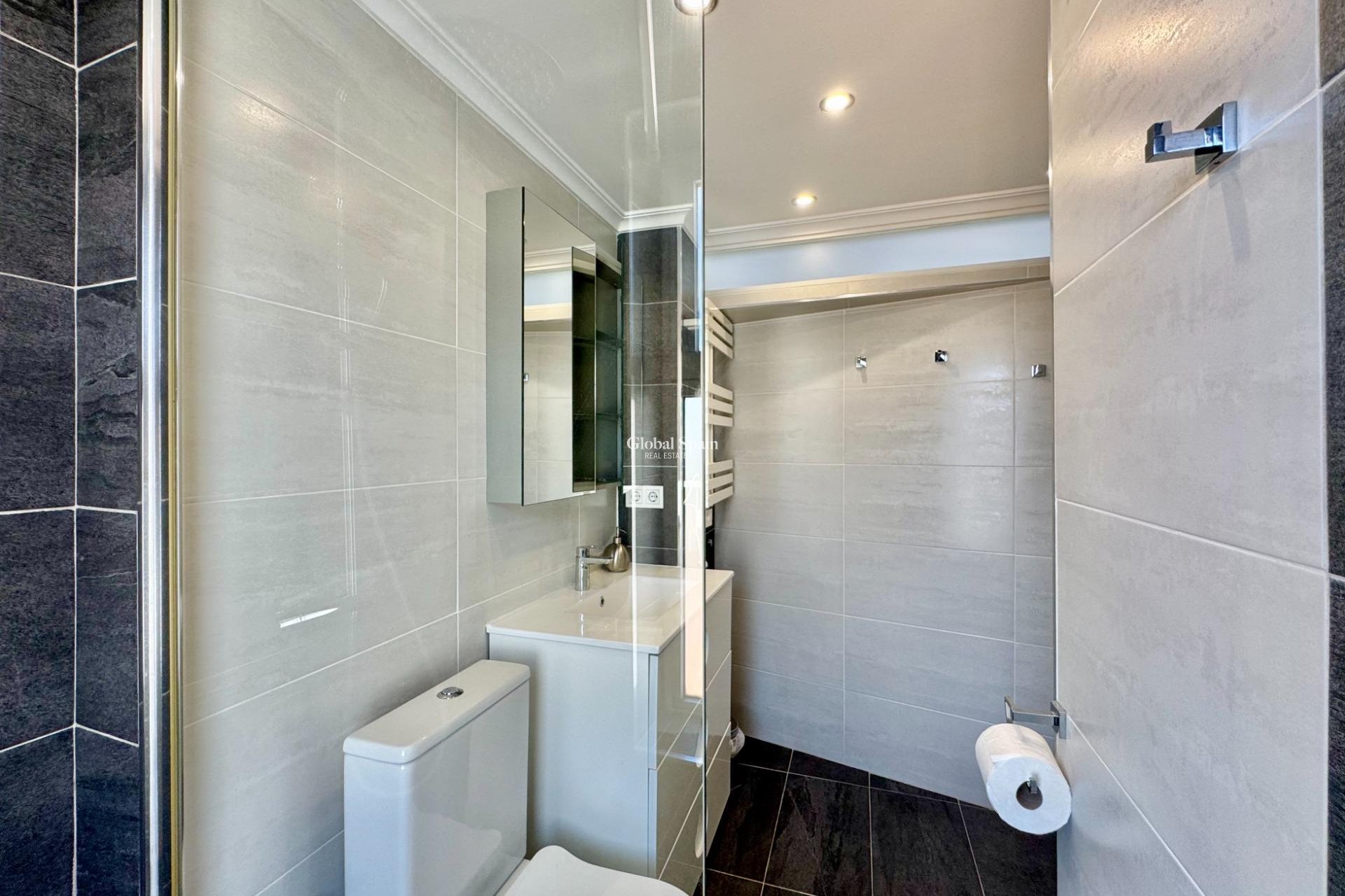 Wederverkoop - APPARTEMENT -
ORIHUELA COSTA - Punta Prima