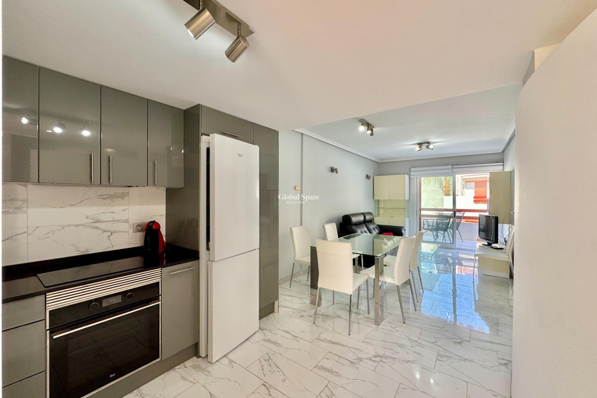 Wederverkoop - APPARTEMENT -
ORIHUELA COSTA - Punta Prima