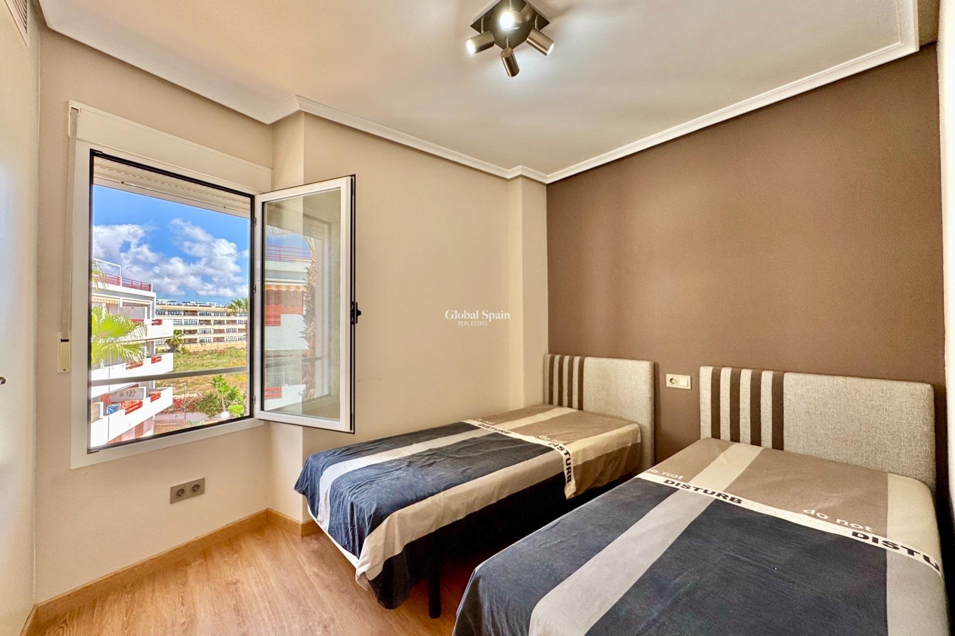 Wederverkoop - APPARTEMENT -
ORIHUELA COSTA - Punta Prima