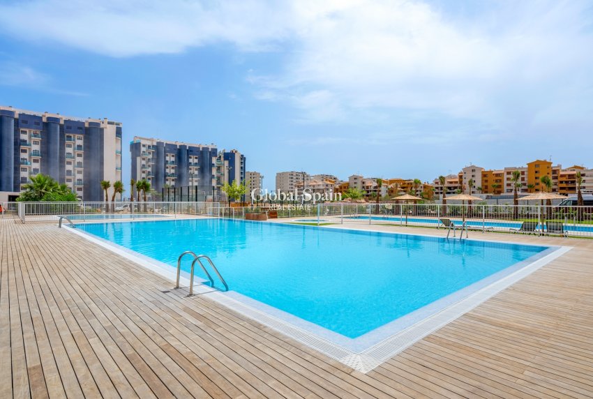 Wederverkoop - APPARTEMENT -
ORIHUELA COSTA - Punta Prima