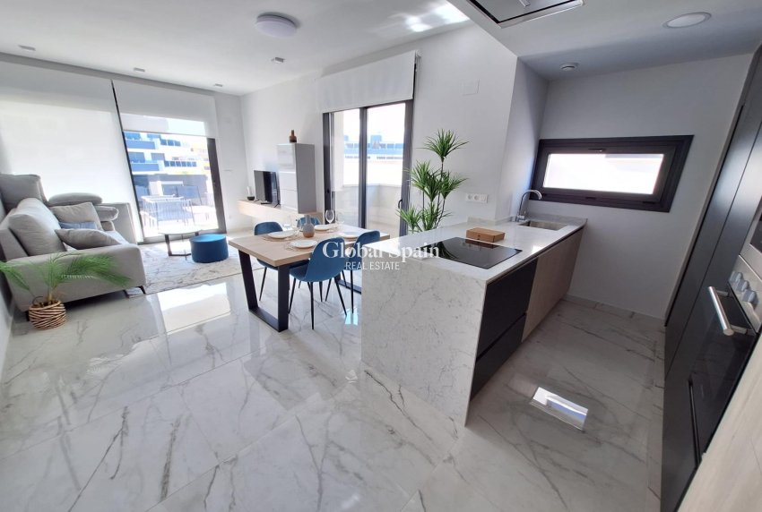 Wederverkoop - APPARTEMENT -
ORIHUELA COSTA - Punta Prima