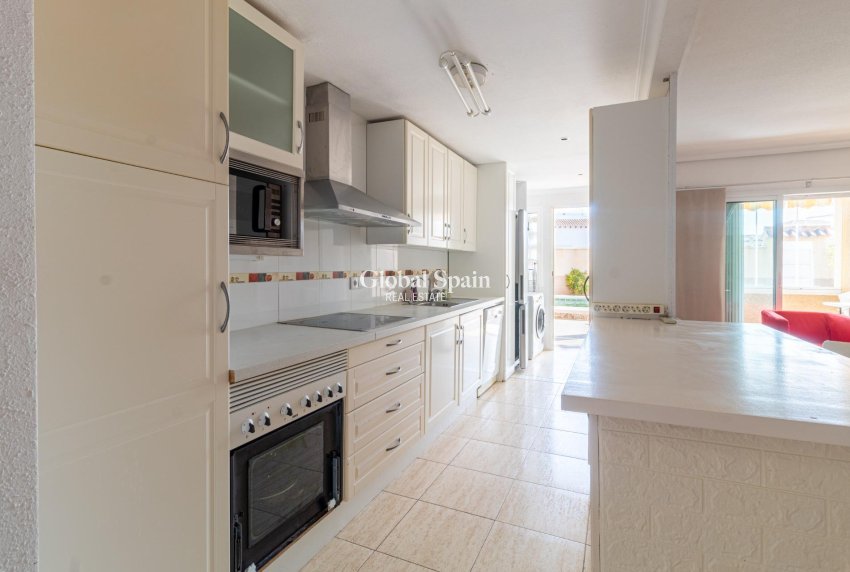 Wederverkoop - APPARTEMENT -
ORIHUELA COSTA - Punta Prima