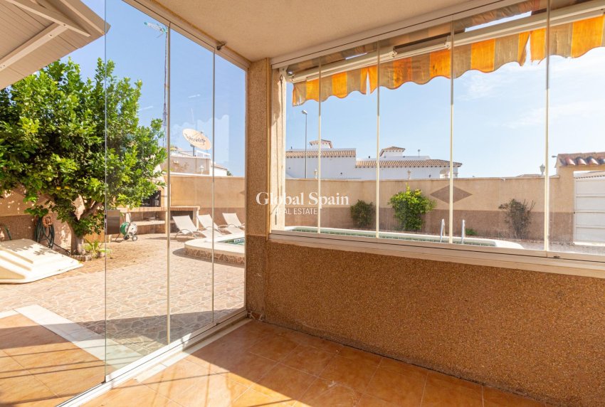 Wederverkoop - APPARTEMENT -
ORIHUELA COSTA - Punta Prima