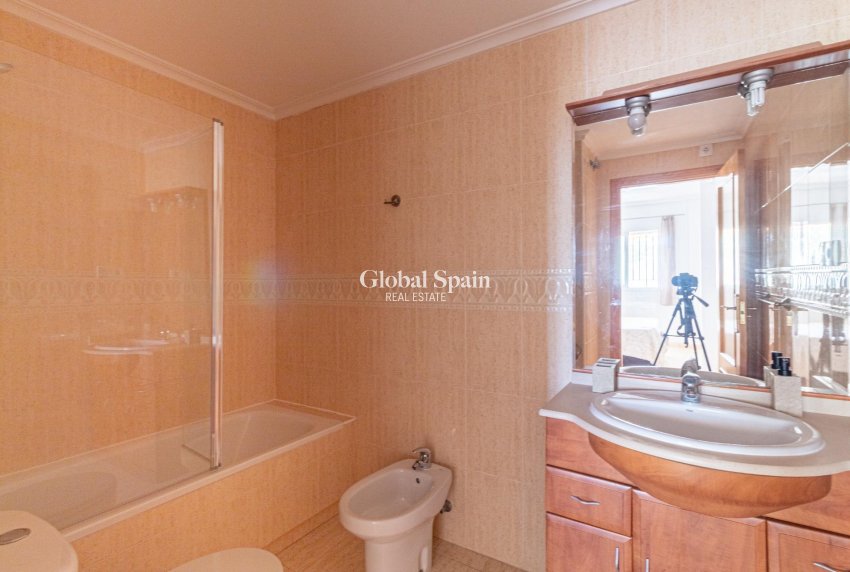 Wederverkoop - APPARTEMENT -
ORIHUELA COSTA - Punta Prima
