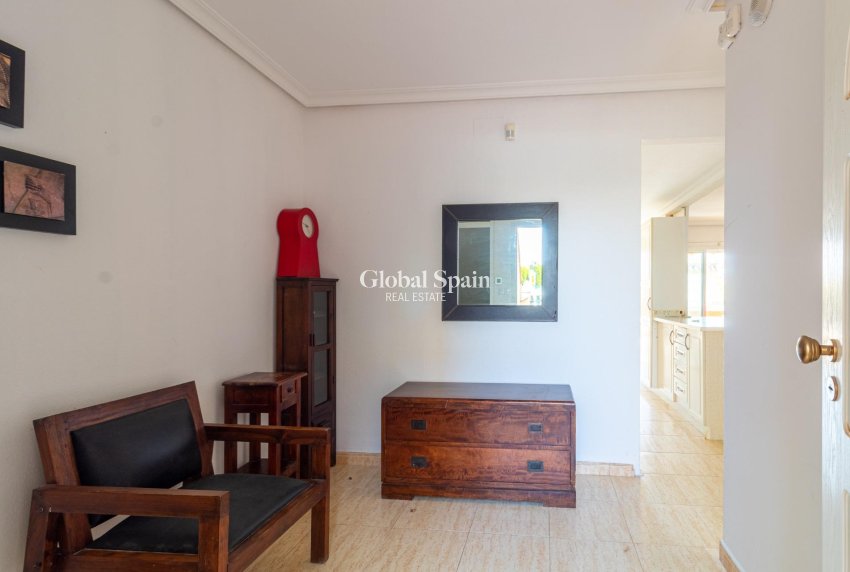 Wederverkoop - APPARTEMENT -
ORIHUELA COSTA - Punta Prima