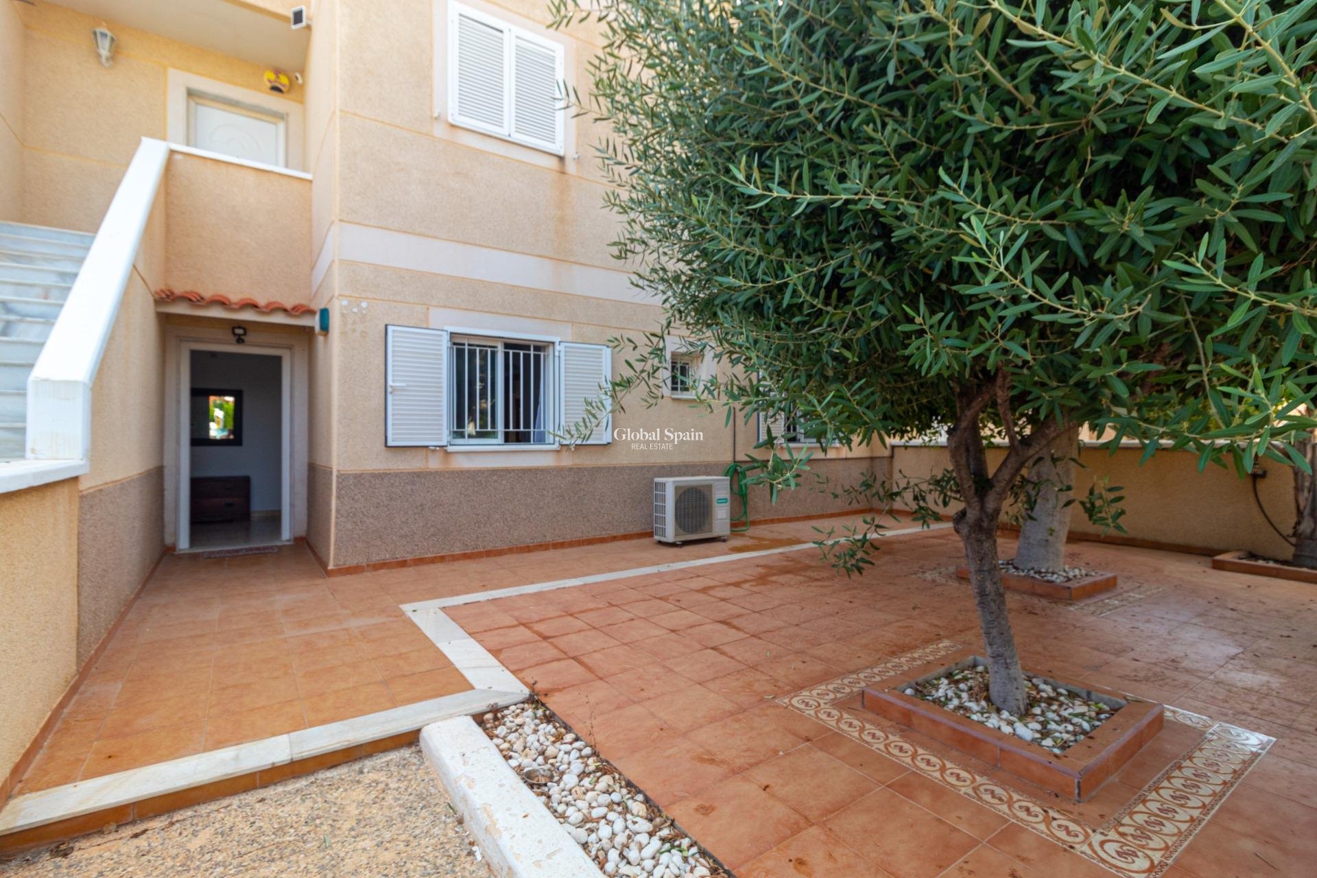 Wederverkoop - APPARTEMENT -
ORIHUELA COSTA - Punta Prima