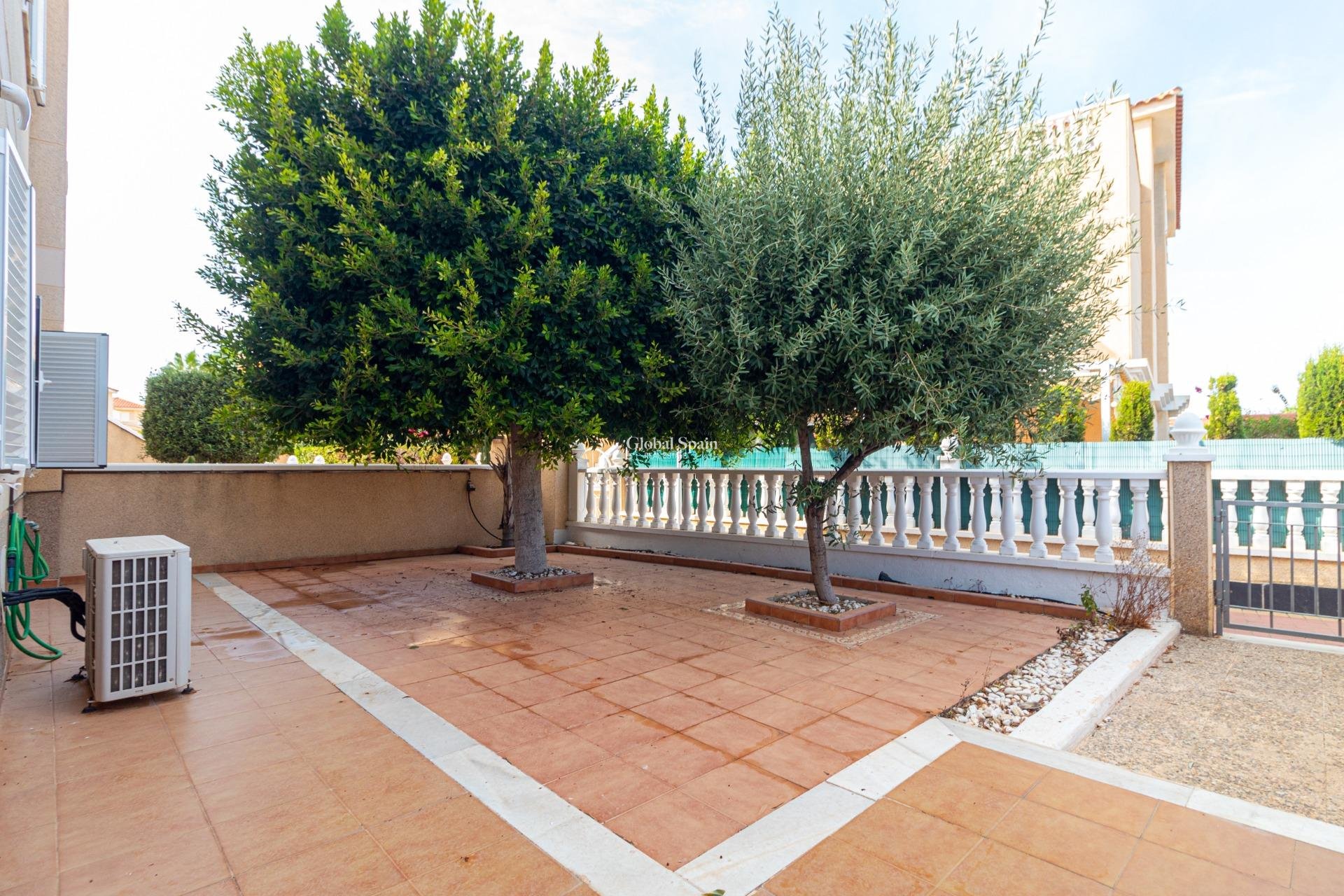 Wederverkoop - APPARTEMENT -
ORIHUELA COSTA - Punta Prima