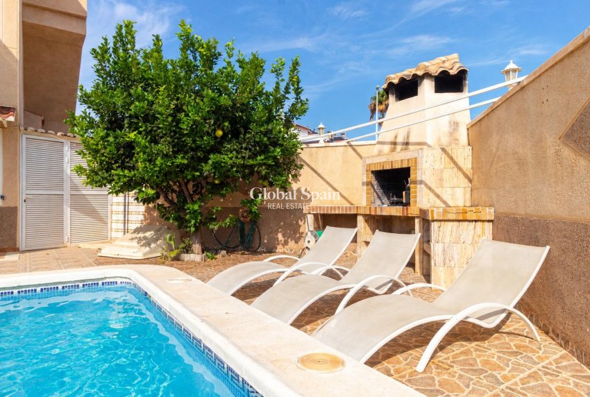Wederverkoop - APPARTEMENT -
ORIHUELA COSTA - Punta Prima