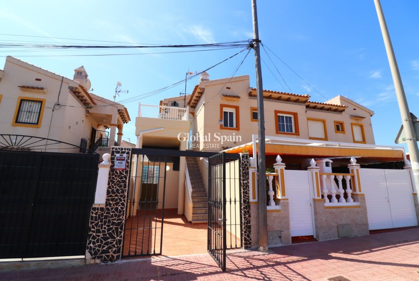 Wederverkoop - APPARTEMENT -
Orihuela Costa - Punta Prima