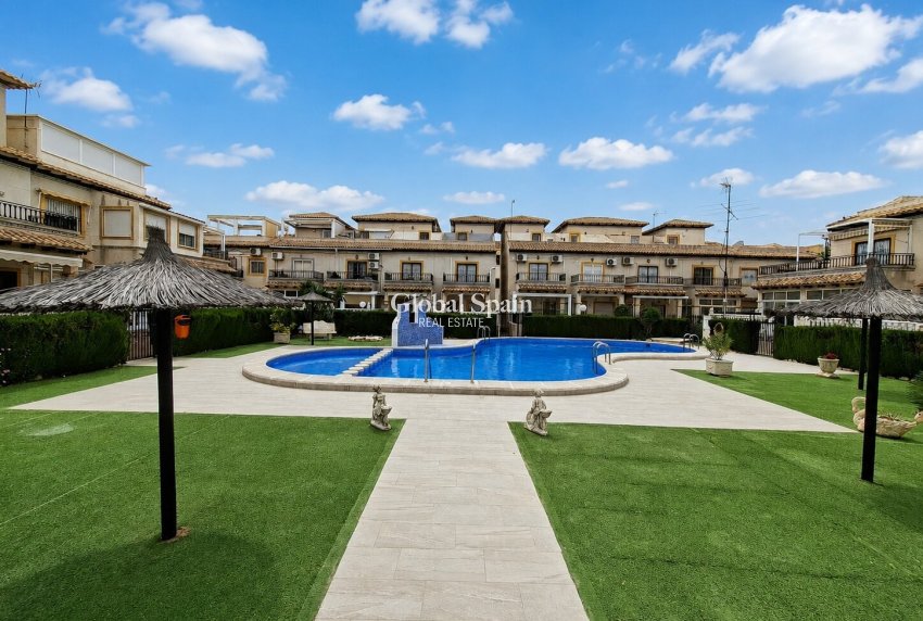 Wederverkoop - APPARTEMENT -
Orihuela Costa - Punta Prima