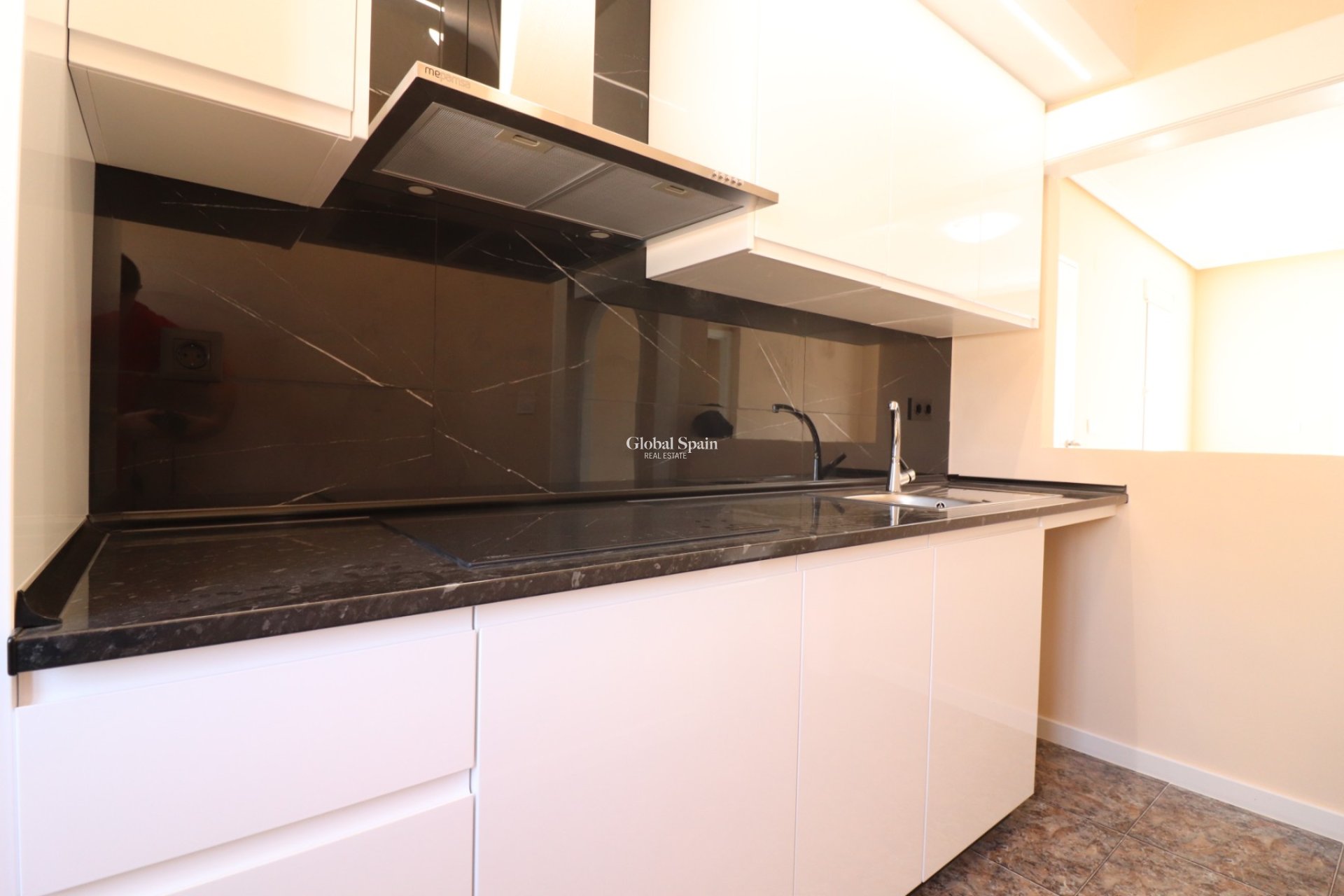 Wederverkoop - APPARTEMENT -
Orihuela Costa - Punta Prima