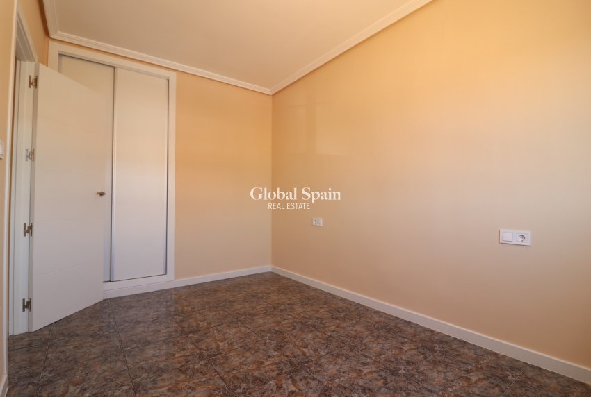 Wederverkoop - APPARTEMENT -
Orihuela Costa - Punta Prima