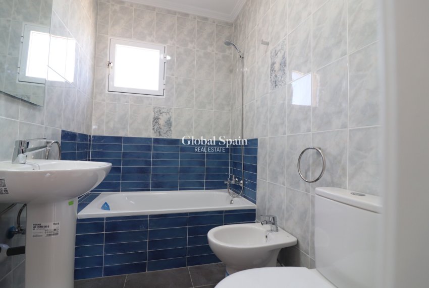 Wederverkoop - APPARTEMENT -
Orihuela Costa - Punta Prima