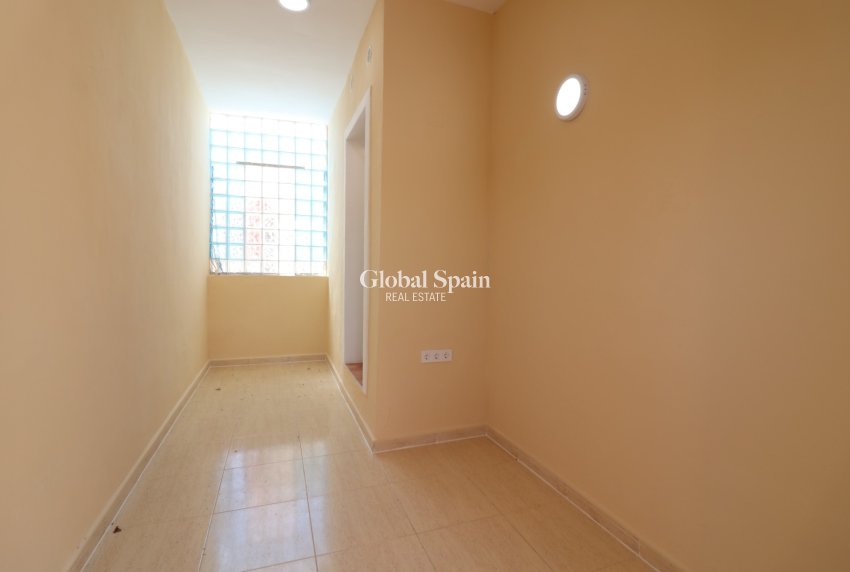 Wederverkoop - APPARTEMENT -
Orihuela Costa - Punta Prima