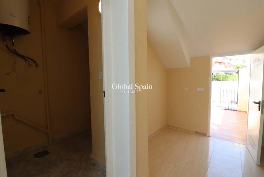 Wederverkoop - APPARTEMENT -
Orihuela Costa - Punta Prima