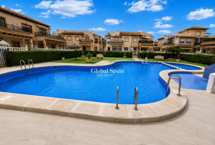 Wederverkoop - APPARTEMENT -
Orihuela Costa - Punta Prima