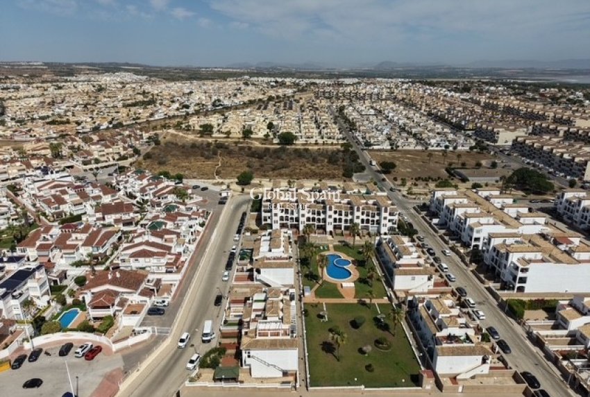 Wederverkoop - APPARTEMENT -
Orihuela Costa - Punta Prima