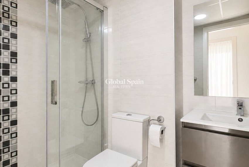Wederverkoop - APPARTEMENT -
ORIHUELA COSTA - Punta Prima