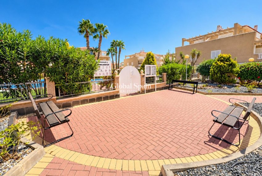 Wederverkoop - APPARTEMENT -
ORIHUELA COSTA - Punta Prima