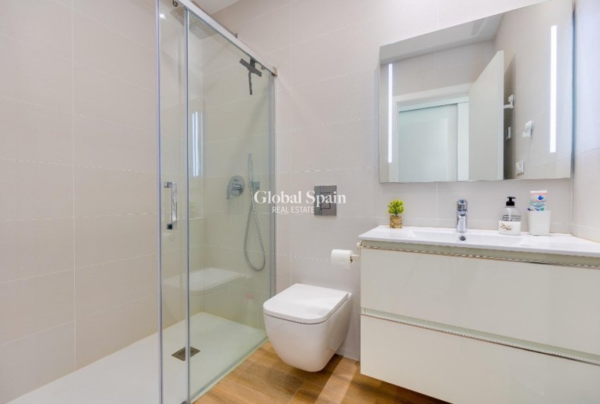 Wederverkoop - Appartement -
ORIHUELA COSTA - VILLAMARTÍN