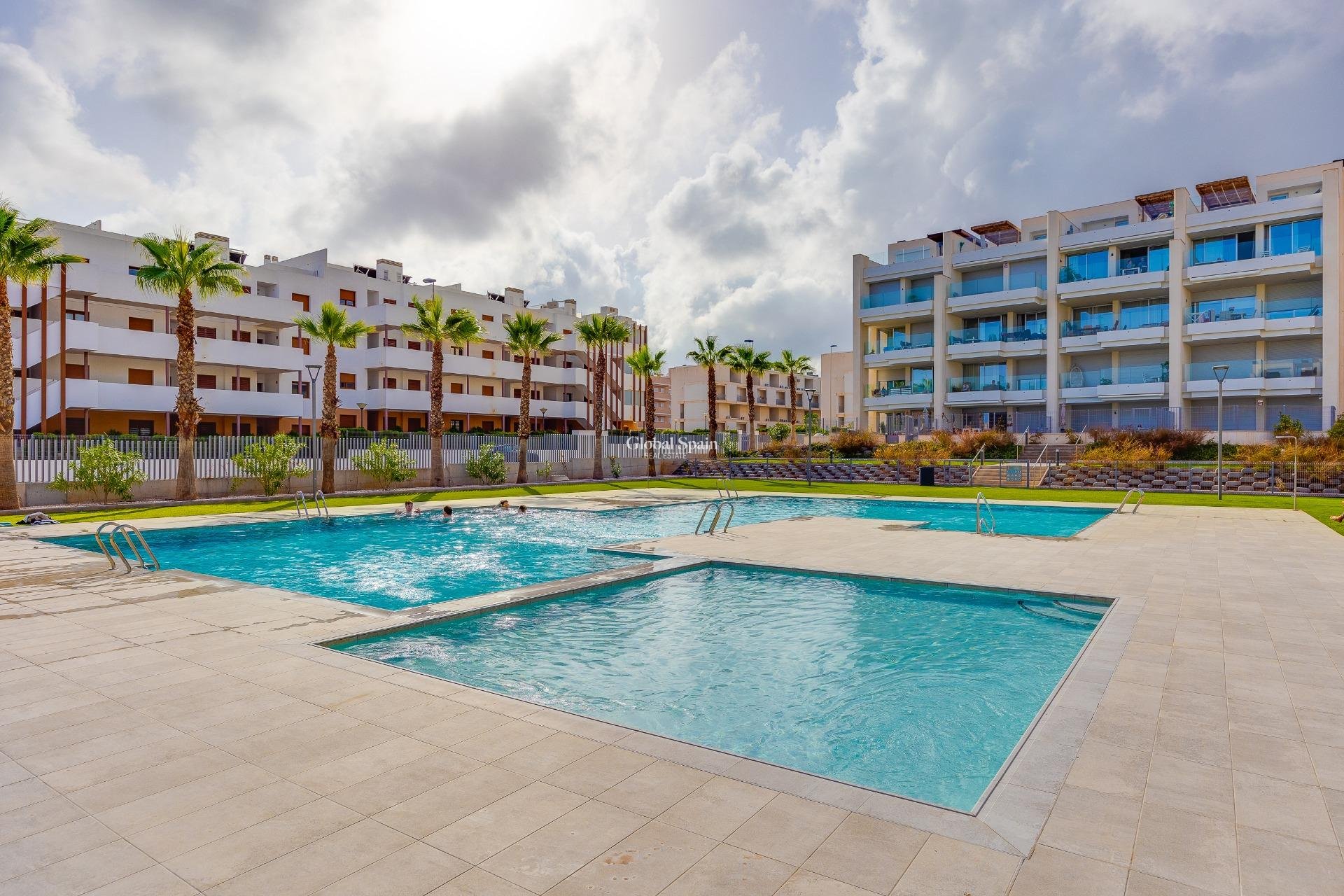 Wederverkoop - APPARTEMENT -
ORIHUELA COSTA - VILLAMARTÍN