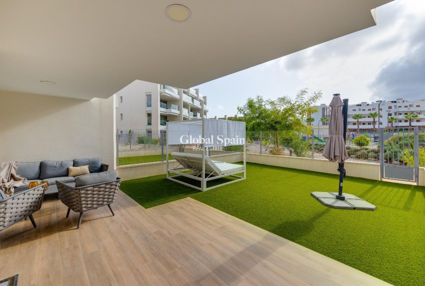 Wederverkoop - APPARTEMENT -
ORIHUELA COSTA - VILLAMARTÍN