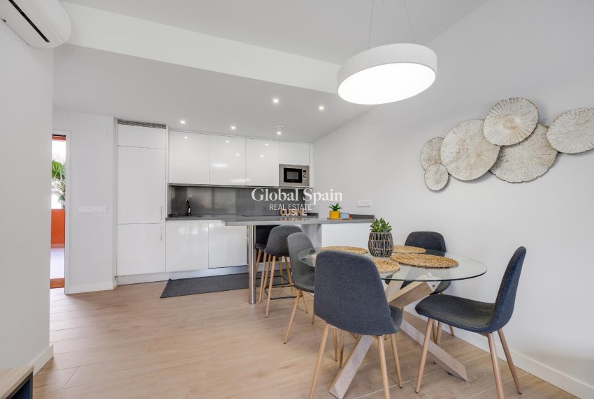 Wederverkoop - APPARTEMENT -
ORIHUELA COSTA - VILLAMARTÍN