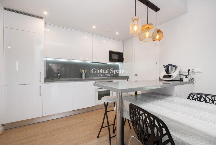 Wederverkoop - APPARTEMENT -
ORIHUELA COSTA - VILLAMARTÍN