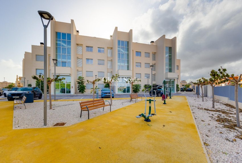 Wederverkoop - APPARTEMENT -
ORIHUELA COSTA - VILLAMARTÍN