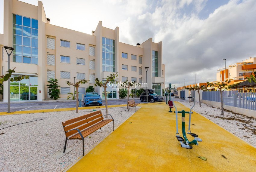 Wederverkoop - APPARTEMENT -
ORIHUELA COSTA - VILLAMARTÍN