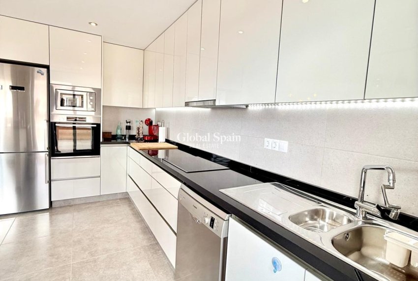 Wederverkoop - APPARTEMENT -
ORIHUELA COSTA - VILLAMARTÍN