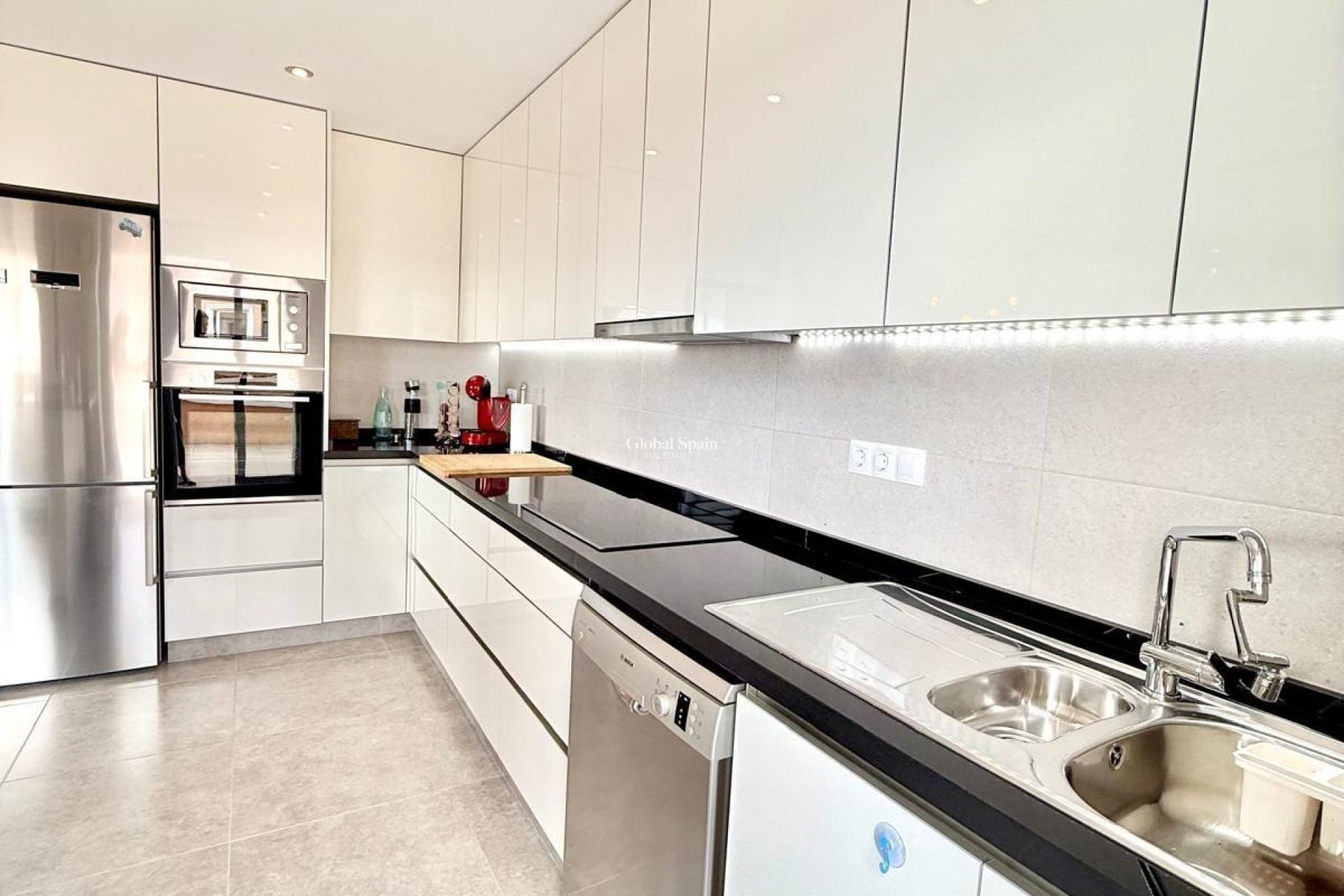 Wederverkoop - APPARTEMENT -
ORIHUELA COSTA - VILLAMARTÍN