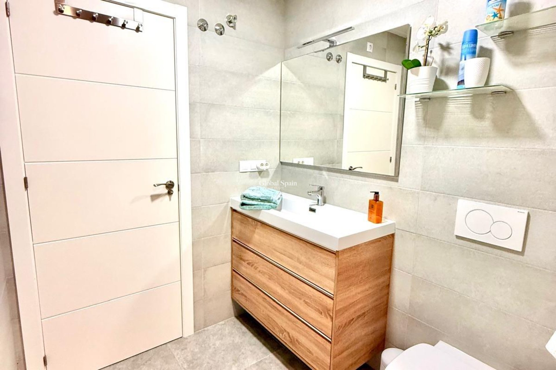 Wederverkoop - APPARTEMENT -
ORIHUELA COSTA - VILLAMARTÍN