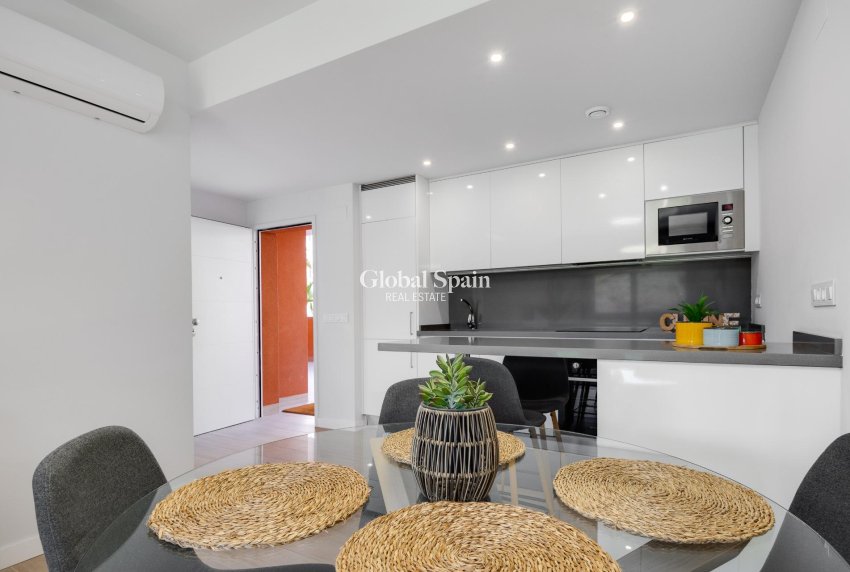 Wederverkoop - APPARTEMENT -
ORIHUELA COSTA - VILLAMARTÍN