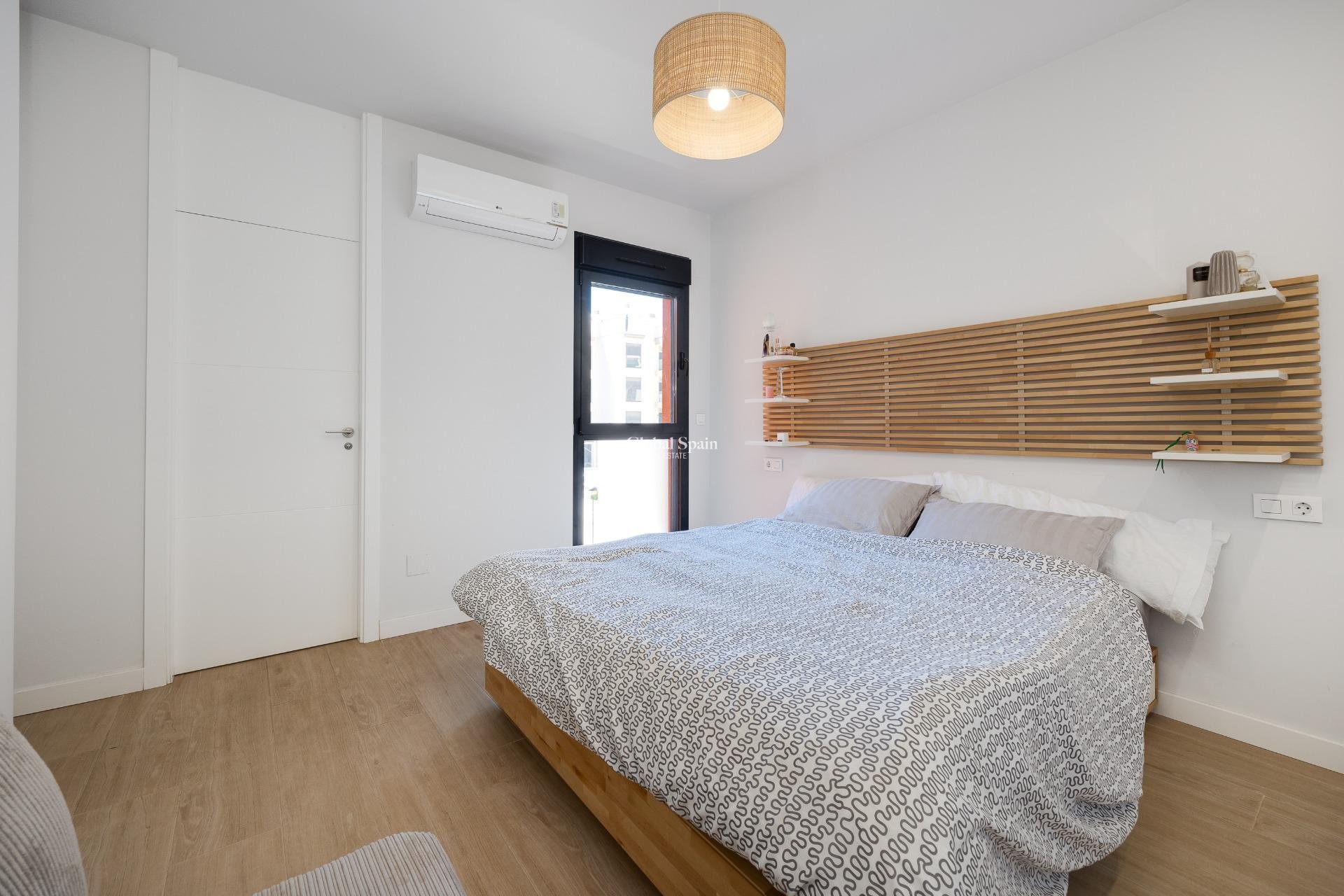 Wederverkoop - APPARTEMENT -
ORIHUELA COSTA - VILLAMARTÍN