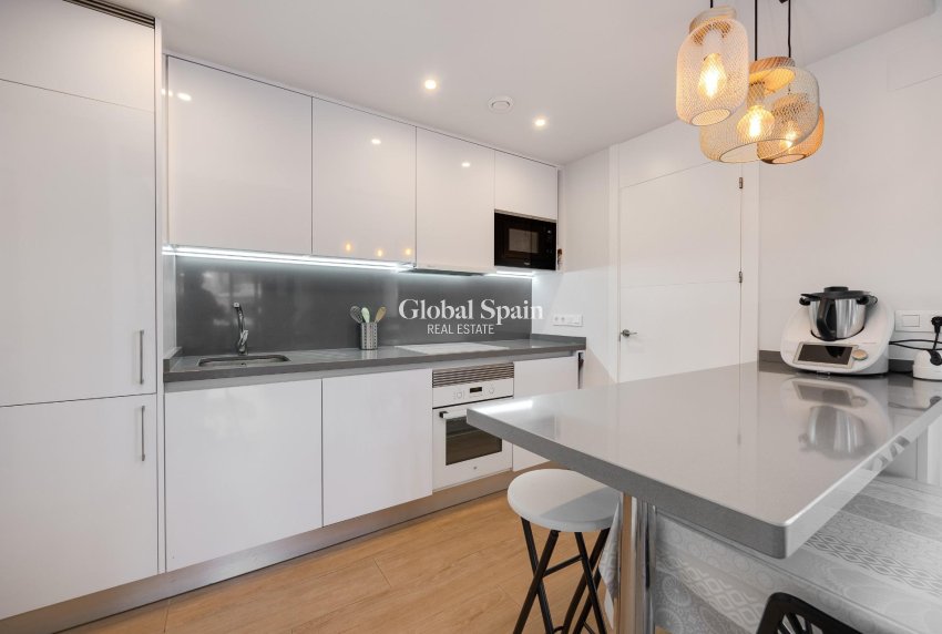 Wederverkoop - APPARTEMENT -
ORIHUELA COSTA - VILLAMARTÍN