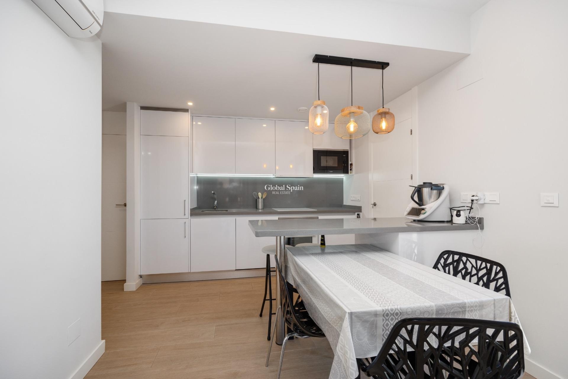 Wederverkoop - APPARTEMENT -
ORIHUELA COSTA - VILLAMARTÍN