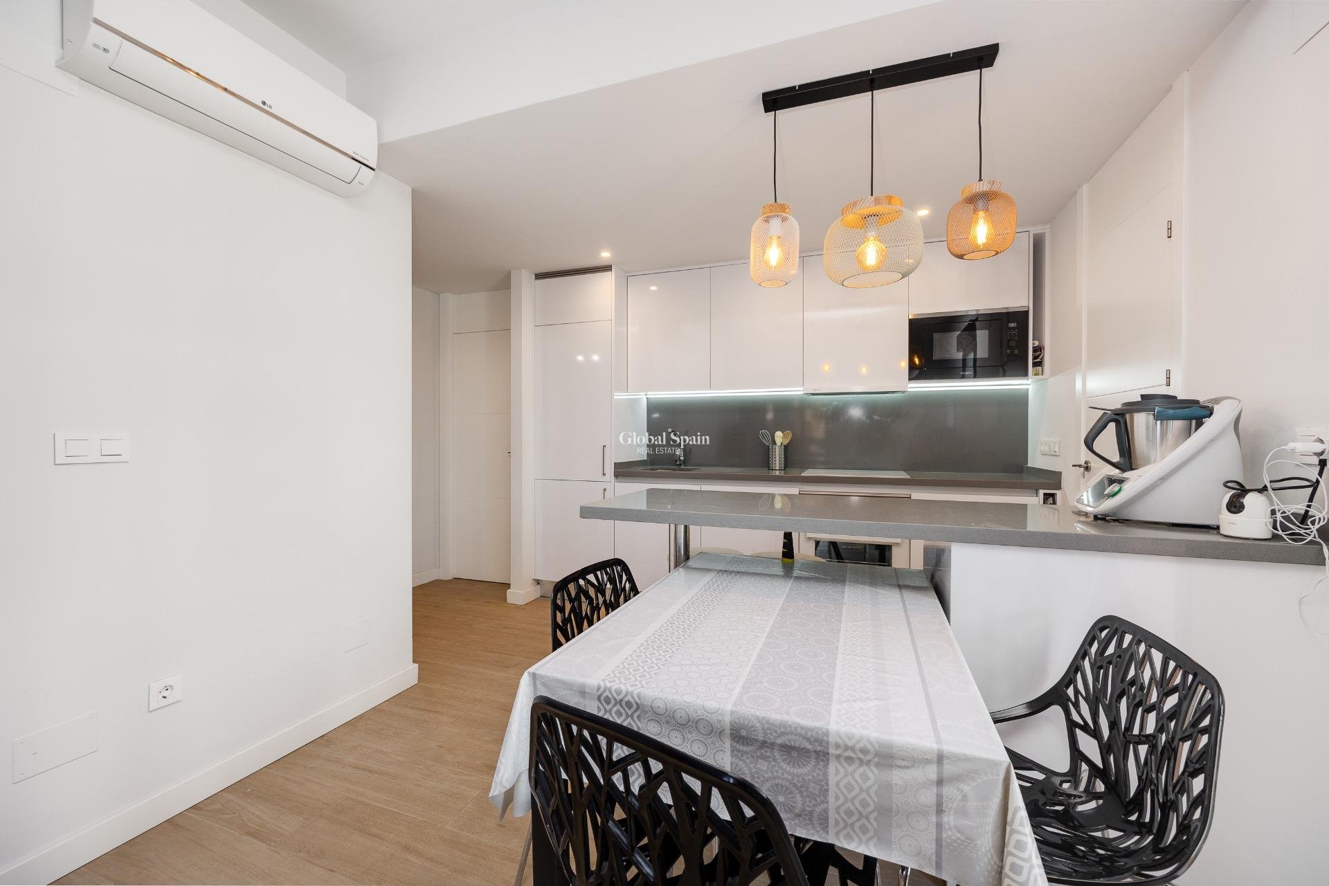 Wederverkoop - APPARTEMENT -
ORIHUELA COSTA - VILLAMARTÍN